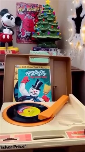 80s Deennice on Instagram: "Who remembers read-along record books? The sound of those chimes takes me right back every time. This was my favorite holiday storybook, even though the ending always made me a little sad ⛄️☀️ . . . #frostythesnowman #70s #80s #genx #littlegoldenbooks"