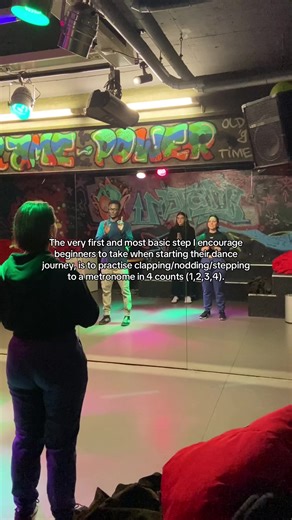 Believe it or not, not everyone has the ability to “naturally“ do this!👀 #learntodance #howtodance #tutorial