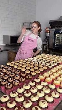 Bulk cupcake decorating 👩‍🍳 #bakeryowner