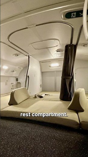 Exclusive tour of CREW REST on the Boeing 787 Dreamliner 🤯 #shorts #crewrest #aviationobsession