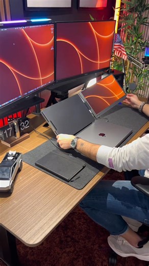 🚀 Boost Your Workspace Anywhere 💻 Get more done with a portable dual-screen solution designed for flexibility. Add extra screen space to your laptop and keep your tasks neatly in view—whether you’re at home, in the office, or traveling. What makes it a smart choice?� ✨ Crisp Full HD displays with an anti-glare finish� 🔗 Easy plug-and-play connection using a single USB-C cable� 🎒 Thin, lightweight design that fits your mobile lifestyle Stay organized, stay focused, and enjoy a more efficient 