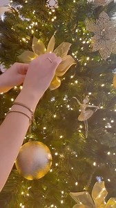 3.4M views · 44K reactions | Tutorial Flor Navideña. Aprende a Realizar una hermosa flor para tu árbol de navidad  Cuentame si te gustó este Reels. #flordenavidad #flornavideña #navidad #moñonavideño #moño #arboldenavidad #moño #lazo #Christmas #ideas #tutorial #fypシ #empaquederegalos #liston #navidad2024 #reelsnavidad #cali | Detalles LuMora | Facebook