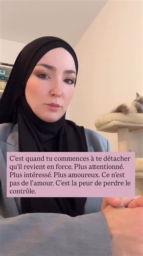 Jade | Psychopraticienne Formée Aux Psychopathologies on Instagram: "Tu arrêtes de mendier. Tu te recentres sur toi. Et ce détachement… il le sent. Et soudain, il change. Après des semaines d’indifférence, de froideur, il redevient présent. Attentif. Presque doux. Ce retournement brutal te déstabilise. « Peut-être qu’il a compris. » « Peut-être qu’il a changé. » Il te pose des questions. Il te complimente. Il te dit qu’il t’aime. Il fait des promesses. Cette attention soudaine efface presque les