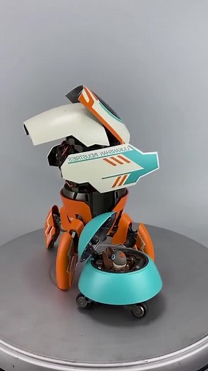 A morphing spaceship with a strong sense of Technology #toy