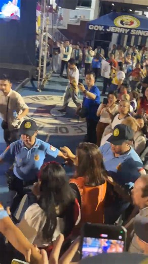 316K views · 3.3K reactions | WATCH: A crowd of campus journalists welcome veteran broadcast journalist Jessica Soho as she arrives at the National Schools Press Conference 2025 Opening Program at President Elpidio R. Quirino Stadium, Ilocos Sur. Soho is set to deliver the keynote address this year. #BeyondNSPC #NSPC2025 | Explained PH | Facebook