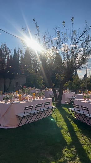A dreamy Italian Party at @villa_catignano ❤️ under a Tuscan sunset, with breathtaking décor and a starlit sky of glowing string lights. This is how our beautiful couple Gabrielle & Troy began the day before their big day! ✨❤️ 17th Oct 2025 📽️ Video: @villa_catignano @marmoross Bride: @gabriellercaster Planner: @2b_wedding Location: @villa_catignano Photographer: @lizschneiderphoto Videographer: @filmsbychloebaker Caterer: @class_ricevimenti Bar & Pizza: @whitedogpoggibonsi Flowers: @lepetitjar