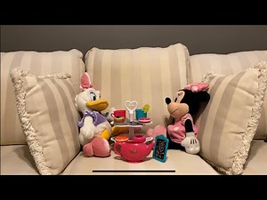 Minnie Mouse and Daisy Duck celebrate Best Friend Day!