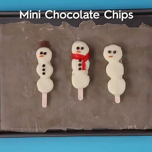 33K views · 30 reactions | These cute Frozen Snowman Banana Pops make it easy to get your fruit fix for the day. ⛄ RECIPE: https://trib.al/w1rlFLf | Holidays & Celebrations from Better Homes and Gardens | Facebook