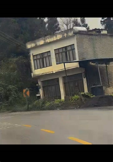 Exploring a Haunted House in Guizhou, China