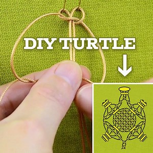 DIY Macrame Turtle 🐢 Cute keychain, pendant, earrings 👀 Watch more craft videos ➡️ https://www.youtube.com/macrameschool/videos | Macrame School