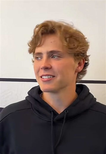 WSH skincare routine: water. #nhl #hockeytiktoks #hockey #hockeyboys #willsmithhockey