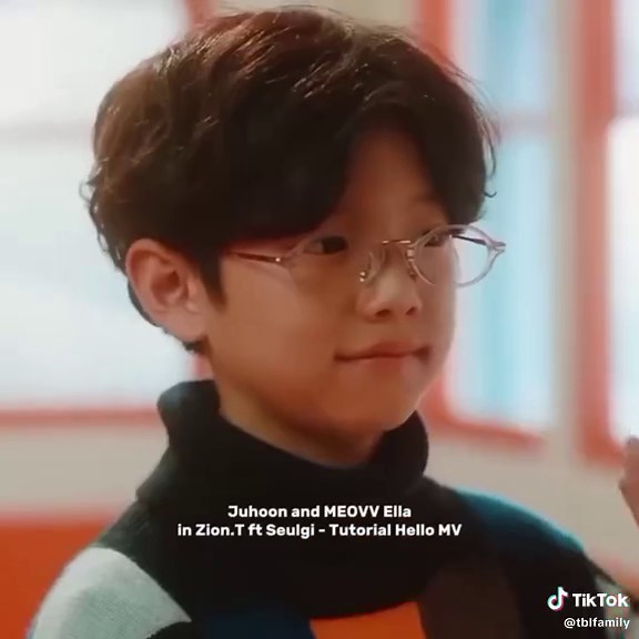 Juhoon and Ella Meovv in Zion.T ft Seulgi -Hello Tutorial 2018 #juhoon #ella #meovv #theblacklabel #kpop #xzybca #fyp #4u