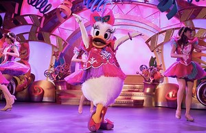 Tokyo Disneyland Celebrates Daisy Duck at “Let’s Party Gras!” | Chip and Company