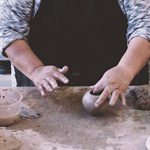 Wilma and Aaron Tosa, Native American potters from the Jemez Pueblo in New Mexico, give anthropology students a hands-on lesson in hand-coiling at Harvard’s Ceramic Studio. Matt Liebmann, John and Ruth Hazel Associate Professor of the Social Sciences, and Rowan K. Flad, John E. Hudson Professor of Archaeology, brought the couple to Harvard as part of their course on archaeological methods and reasoning. Students learned the basic technique and the art of sgraffito (hand-etching) Wilma uses to de