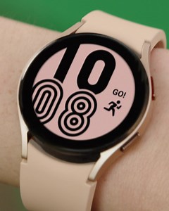 12K views · 49 reactions | Alles in eigen hand: van je favoriete tracks tot je meest gebruikte apps. Met de Galaxy Watch4 Series gaat er een wereld voor je open. Pre-order nu: https://tinyurl.com/vf6d6p6w | Samsung | Facebook