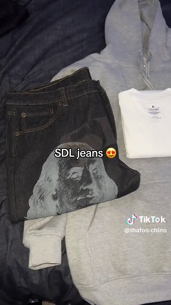 Stylish SDL 501s Outfit Ideas with Black 501s and Air Max 90s