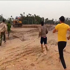 The giant python is wrapping the excavator | Ar Yu - အာယု International Hospital