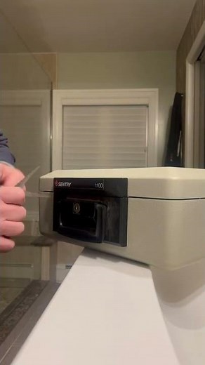 Unlock sentry 1100 safe