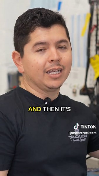 🚛💡 How do we really know if an ECM is bad? Today we tested a Series 60 DDEC III ECM that wasn’t letting the engine start. We powered it, connected the bench harness, tried to communicate with the software… and nothing. ❌ No connection = dead ECM = engine won’t start. Next step? 🔧 Repairing it, and I’ll show you how in the next video. If you want to learn more about ECM diagnostics, follow me for more. 👨‍🔧⚙️ #TruckRepair #DieselEngineRepair #Trucks #truckmaintenance