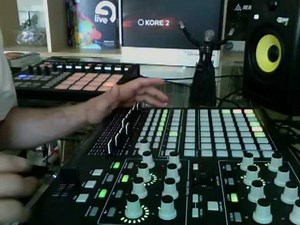 Akai APC40 vs. NI Maschine (Acid Jam)
