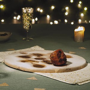 203 reactions · 14 shares | We wensen iedereen een gezond 2021 toe. Maar voor het zover is kan er nog wel één oliebol van af, toch ;-)? | PLUS Supermarkt | Facebook