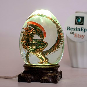 Resin Alien Creature Specimen Lamp – Deep‑space Horror Egg Night Light, Horror Fan Art Decor, Xenomorph Lamp, Christmas Gift for Him - Etsy