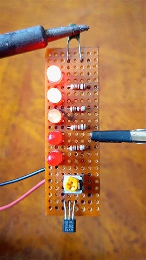 Temperature 🌡️ sensor circuit | Thermometer #arduino #electronics