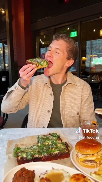 Grand Opening of NEW Atlanta Restaurant! Hey Fodies! Have you heard the good news? Our friends at Culinary Dropout are opening their second location in Atlanta TOMORROW at Ashford Lane. This elevated neighborhood bar concept offers brunch, lunch and dinner served up in a classic style done right! Cole and I were lucky enough to get a sneak peek preview of the new location coming to Ashford Lane and love the fan-favorite items on the menu like the pretzel bites and provolone fondue, 36-hour pork