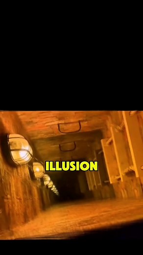 This is a table that appears to connect to an underground cellar. At first glance, it looks unusually tall, making people wonder if someone actually built such an obvious basement. In reality, the answer is quite simple. First, build a frame using four wooden boards, then place a mirror at the bottom. Cover the inner edges with wallpaper and install some lights for effect. You can also use U-shaped steel bars as a ladder. Finally, apply glue and seal it with a transparent glass top. Once the lig