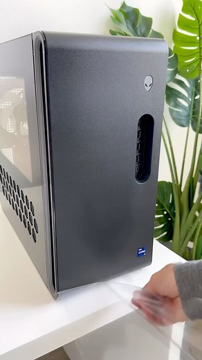 ALIENWARE on Instagram: "Are you down for an upgrade?  The Aurora R16’s ready for anything and is available with the latest @nvidiageforce RTX 40 SUPER Series graphics cards ⚡️"