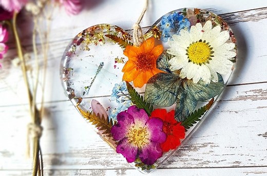 Resin Casting Tutorial: Embedding Flowers in Resin