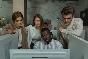 Top 20 Customer Service Interview Questions And Answers [  Tips]