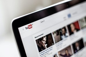 How to get the transcript of a YouTube video: on iPhone, PC
