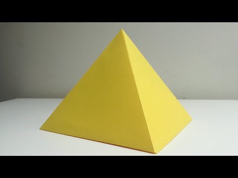 PYRAMIDE EN PAPIER