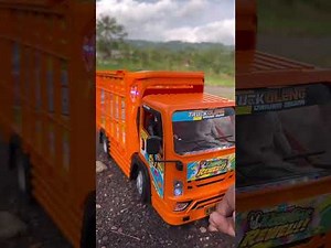 Wow, there's a cool box truck #cars