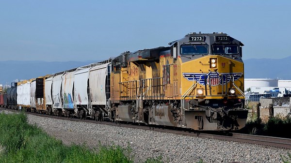 The Power of Distributed Power: How It Helps Railroads Manage Longer Trains