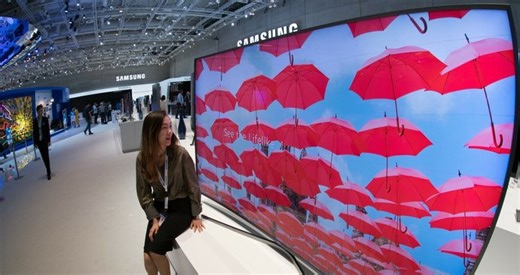 Místo Voyo a O2 TV je nově služba Oneplay a stará televize musí pryč. Řada Čechů kupuje novou