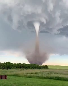 95K views · 2.3K reactions | The scariest tornado I’ve ever seen! Looks like aliens are landing  勞. South Dakota. USA Video by © Amie Kuxhaus | Beauty Of Planet Earth | Facebook
