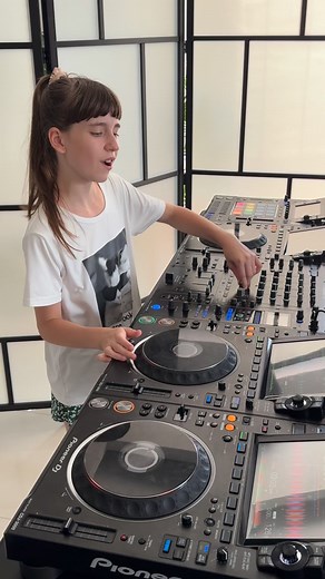 🎧✨ Look what I just found on my computer while cleaning up today 😅 This video is from 1.5 years ago… and omg — so much has changed! I’ve grown (you can totally see that 😁), but also learned so much in this time — mixing, confidence, speed on the decks, …and those legendary spinbacks — I can’t stop laughing watching this now 🙈😂 I just want to say one thing to everyone who’s scared to post their first video or show their talent — don’t wait. Don’t wait for the “perfect” moment. Don’t wait unt