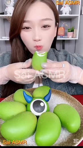 ASMR eating Mango 💚 💛crunchy ice cream 🍨 alien 👽👾 eye mango 💛 ice cream ASMR eating mukbang