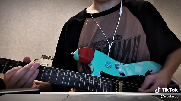 Alien Blues: Captivating Guitar Cover Showcase