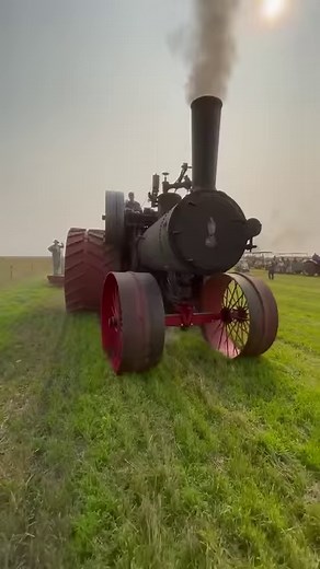 438K views · 3.3K reactions | Largest steam-powered tractor  ‘150 HP Case’ weighs 34,000 kg (75,000 lb) by Anderson Industries  | Guinness World Records | Facebook