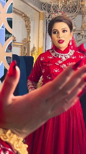 Beautiful bride ko dance #@TheWhiteFeatherBoutiqueitahari @Krishna gold