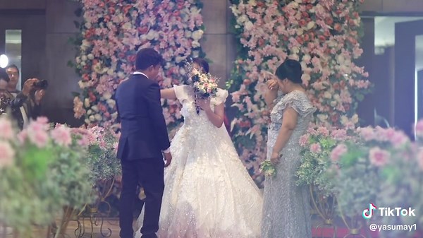 The Singing Bride: A Memorable Wedding Day Story