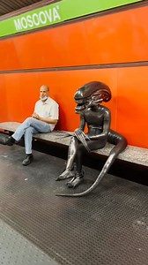4.7M views · 71K reactions | Quand tu pars en entretien d'embauche  Alien Cosplay | Passe Moi Le Geek | Facebook