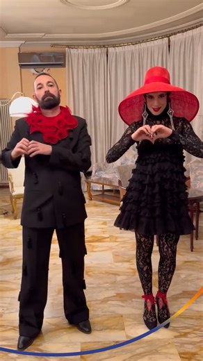 🎄 DAI NOSTRI ARCHIVI: UNO DEI VIDEO CHE VI È PIACIUTO DI PIÙ NEL 2025 🎄 I Coma_Cose fanno il tutorial del balletto di Sanremo 2025, pubblicato il 17 febbraio 2025 #natale #artista | Radio Italia